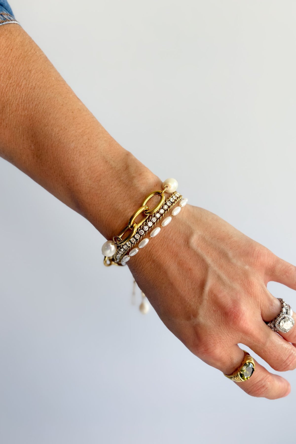 Women’s Oval Pearl Layering Bracelet – Dainty White Pearls, 18k Gold Plated