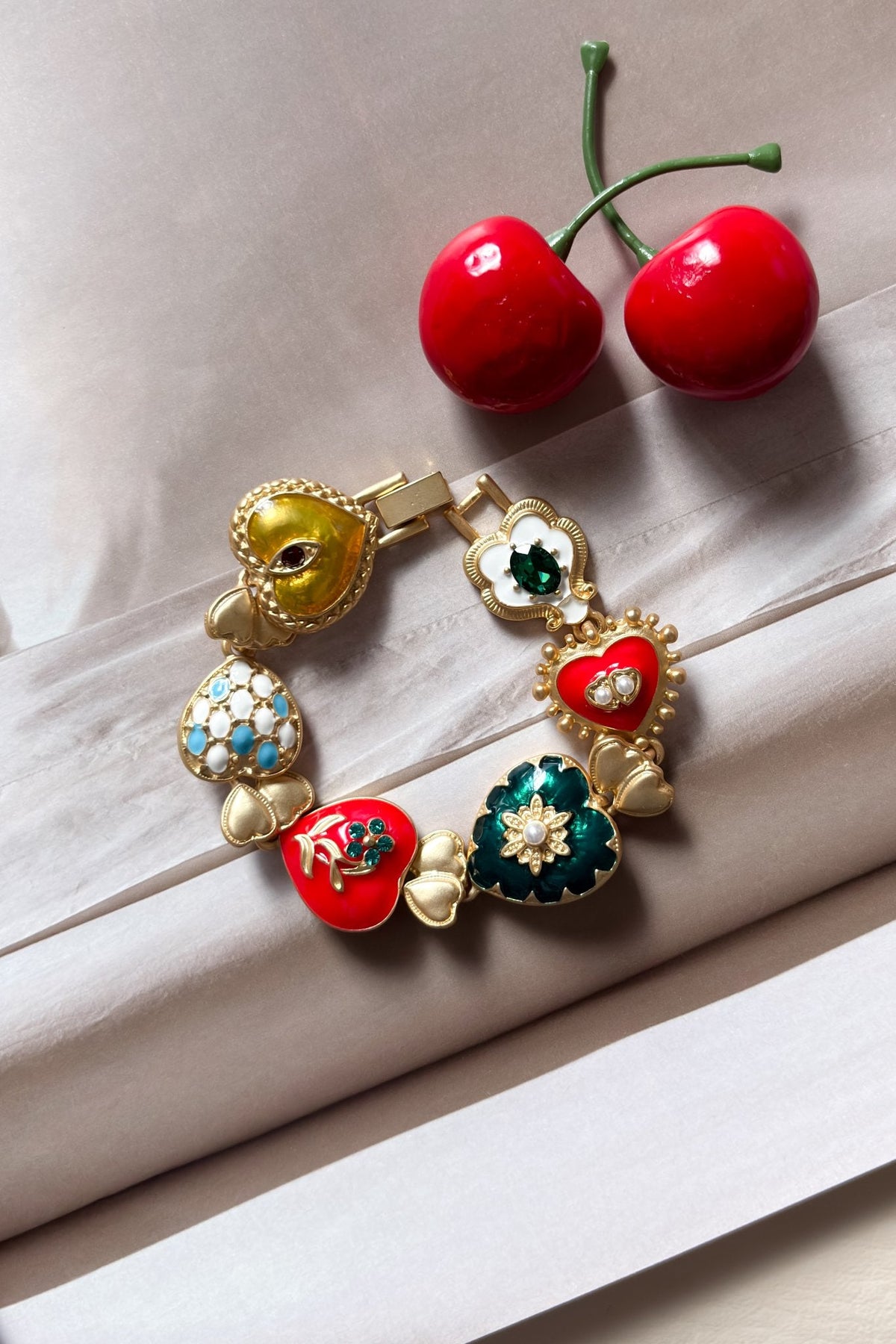 Vintage Retro Heart Bracelet | 18K Gold Plated Colorful Statement Jewelry - Women&#39;s Jewelry - Blooming Daily