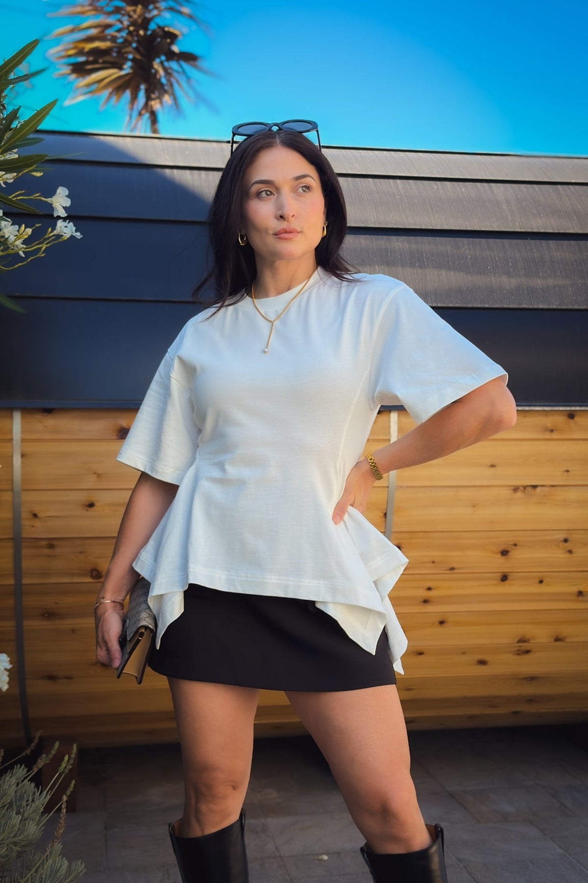 Structured white peplum T-shirt for women featuring 100% cotton fabric and a flattering feminine silhouette.