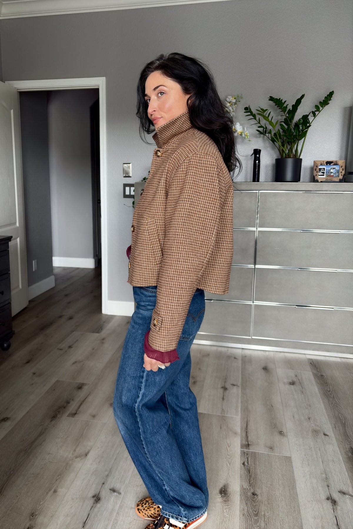 Women’s Camel Houndstooth Cropped Jacket - Coats & Jackets - Blooming Daily