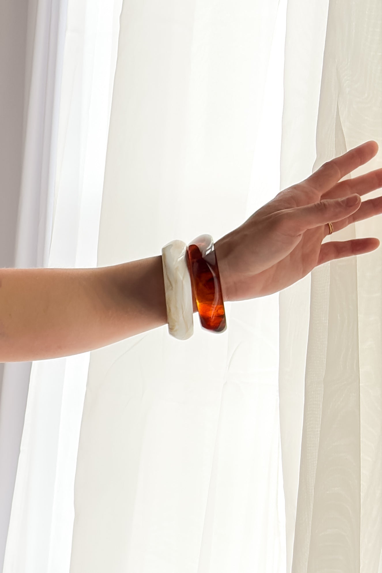 Women’s Chunky Acrylic Bangle Bracelet Set – Ivory & Tortoise - Women's Jewelry - Blooming Daily