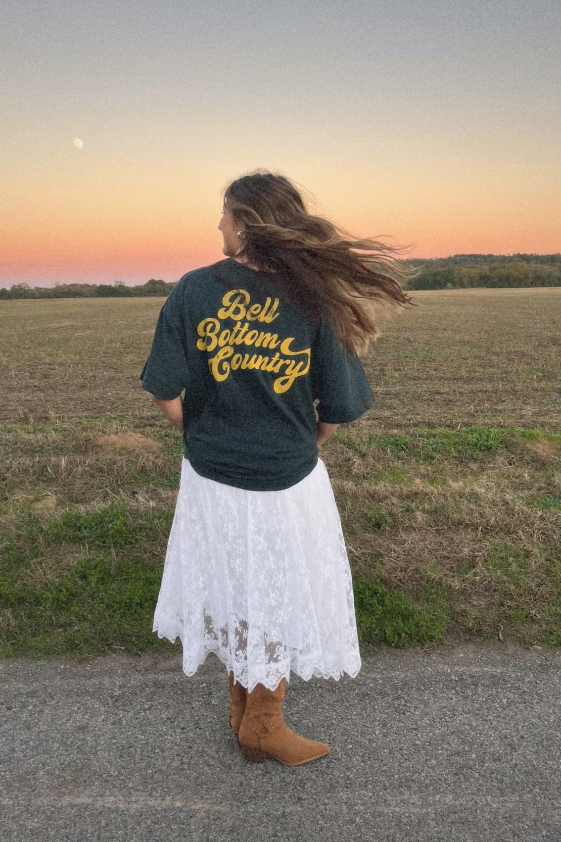 Women&#39;s Daydreamer Graphic Tee | Lainey Wilson Hold My Halo | Oversized T-Shirt - Women&#39;s Shirts &amp; Tops - Blooming Daily