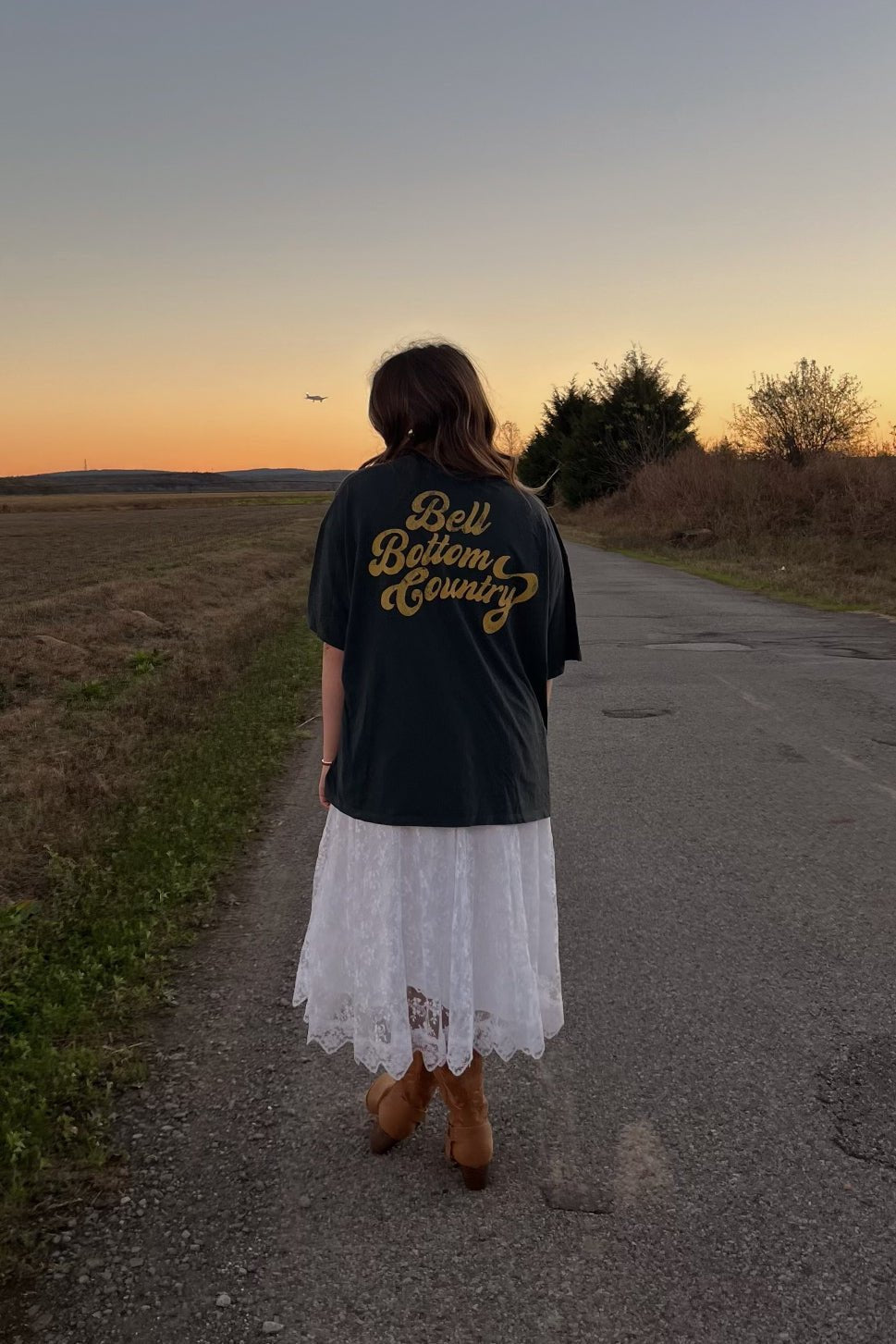 Women&#39;s Daydreamer Graphic Tee | Lainey Wilson Hold My Halo | Oversized T-Shirt - Women&#39;s Shirts &amp; Tops - Blooming Daily