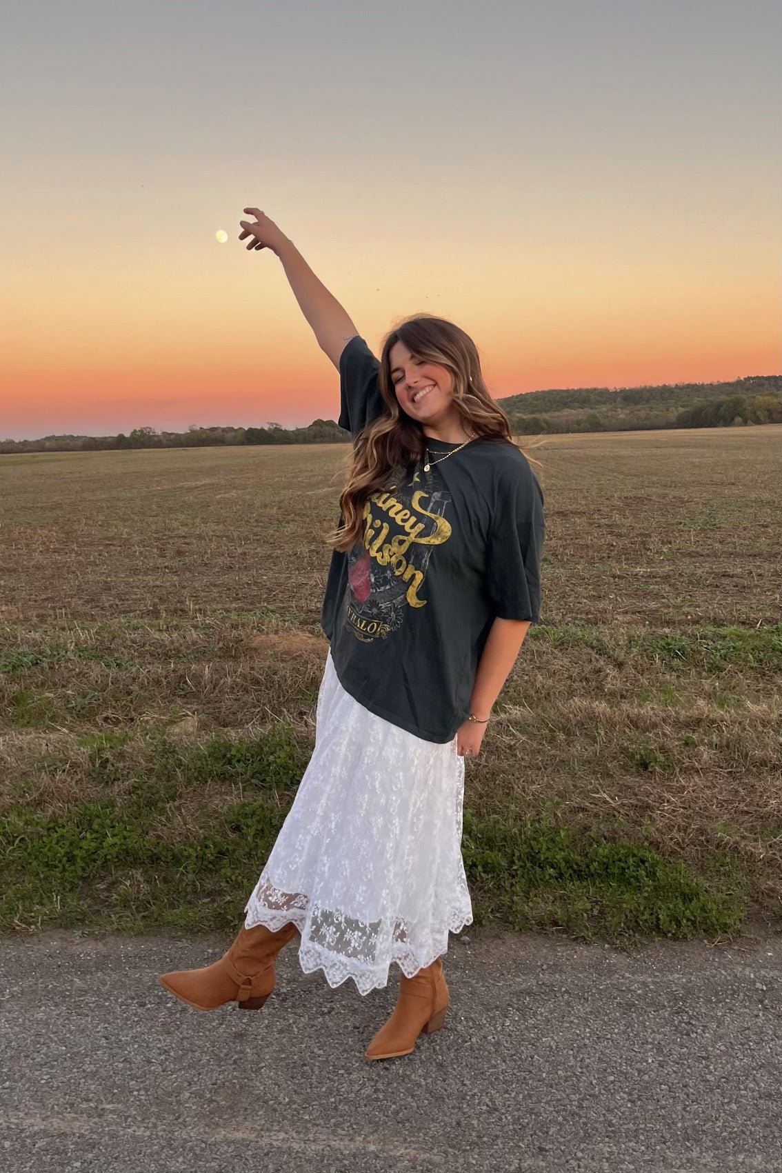 Women&#39;s Daydreamer Graphic Tee | Lainey Wilson Hold My Halo | Oversized T-Shirt - Women&#39;s Shirts &amp; Tops - Blooming Daily