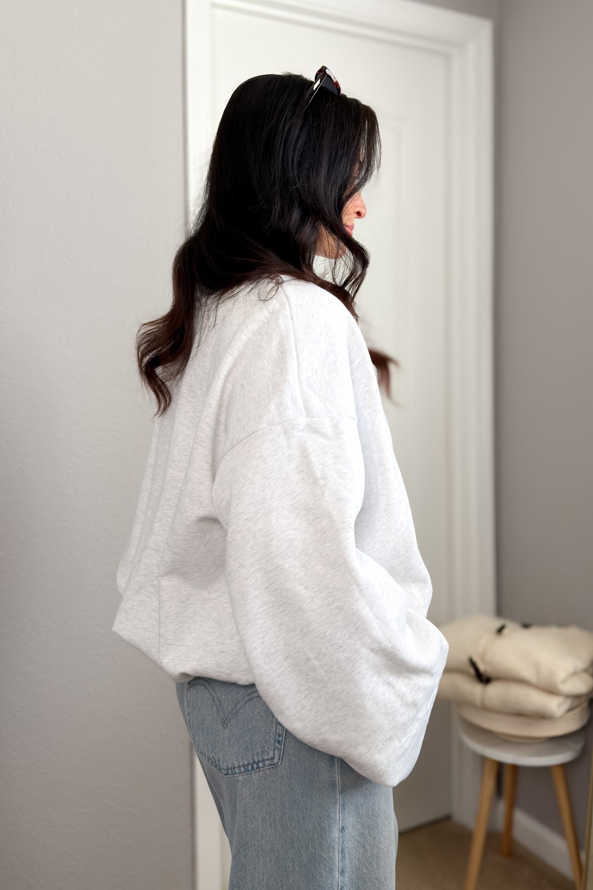 Women’s light gray oversized crewneck sweatshirt shown from the front with dropped shoulders and roomy sleeves.