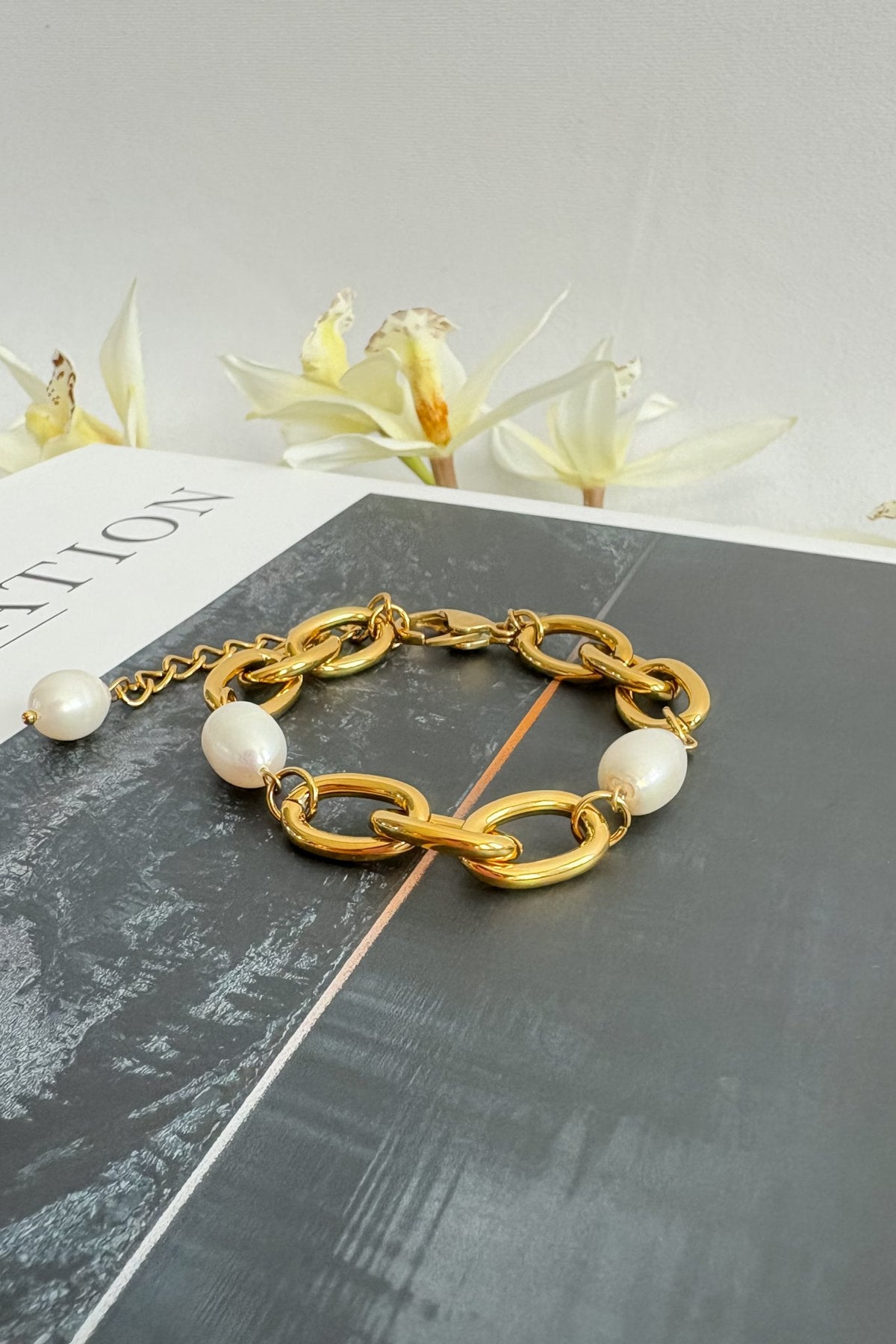 Women’s Statement Pearl Link Bracelet – 18k Gold Plated Stainless Steel - Women&#39;s Jewelry - Blooming Daily