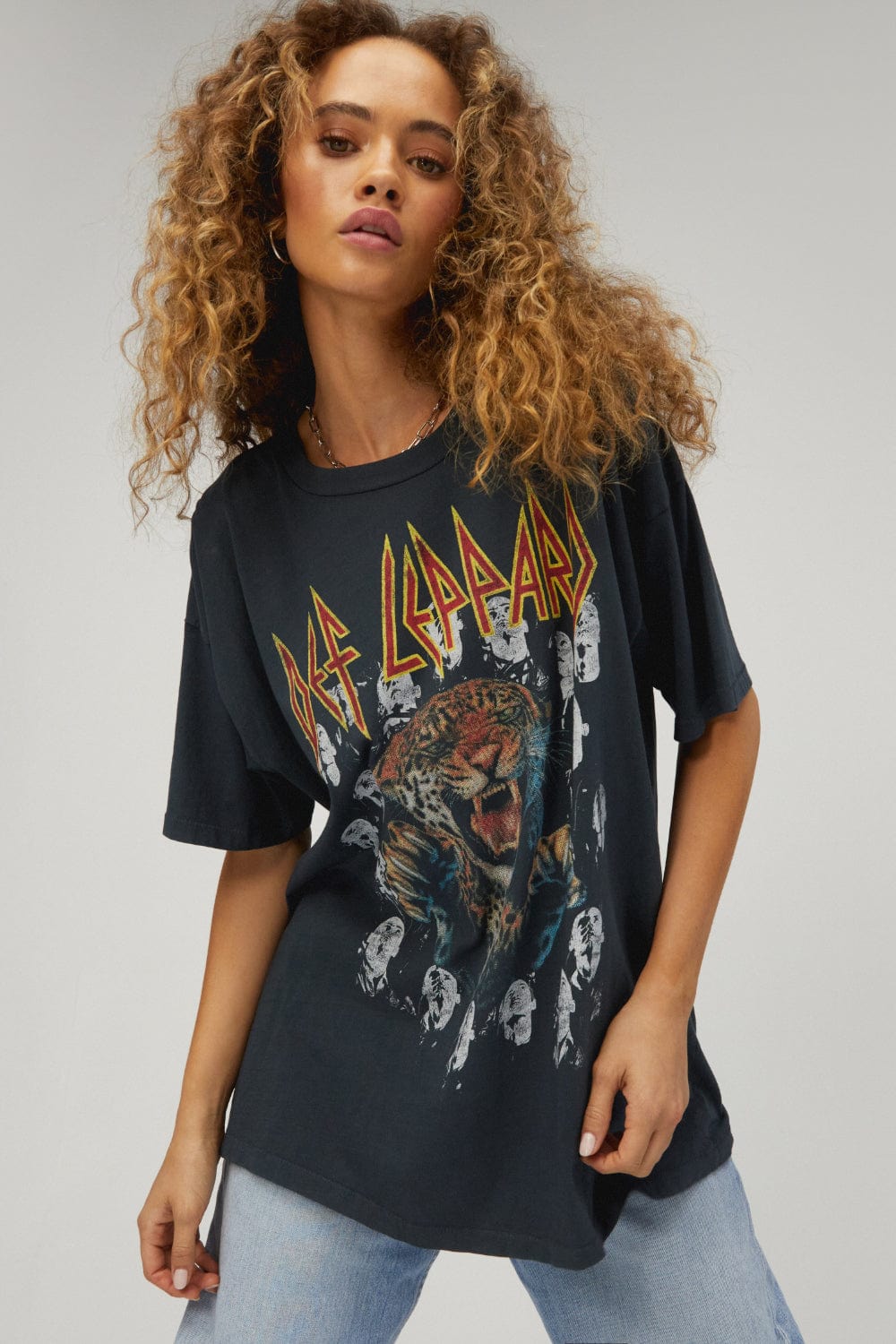 DAYDREAMER Def Leppard Vertigo High N Dry Graphic Merch Tee in Vintage Black - Graphic Tee - Blooming Daily