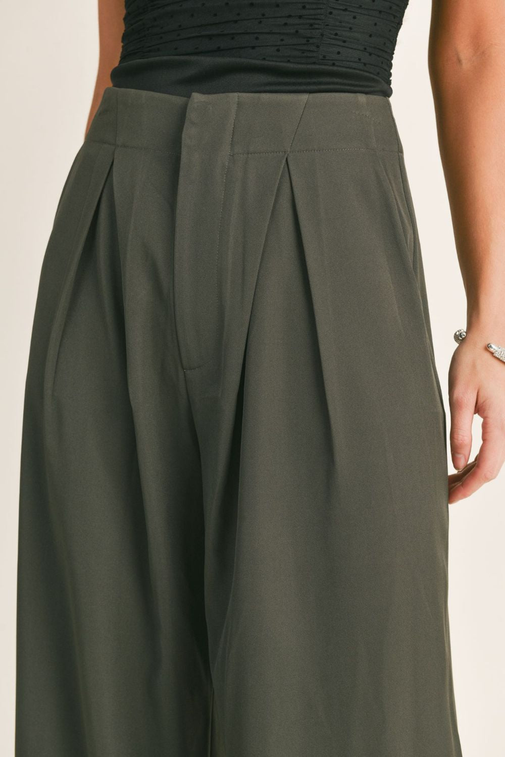 Pre-Order] Pleated Trousers in Sage Tencel – The Array